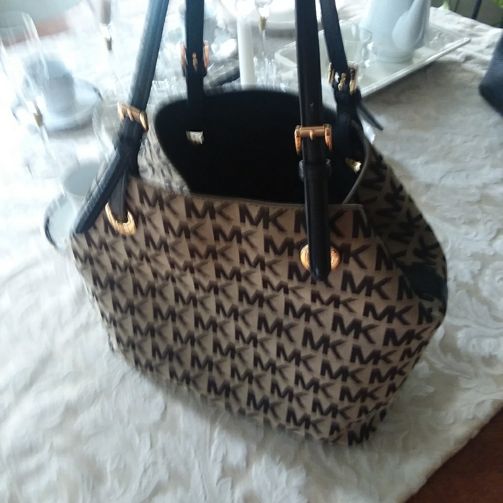Micheal Kors Purse